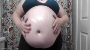 BBW Oils up her Sexy Belly