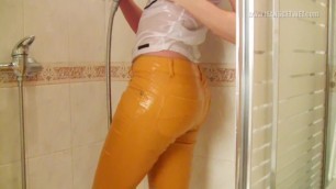 Jeans get Wet Kitty